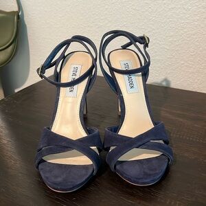 Steve Madden Heels Size 6M Nave Suede
